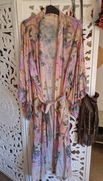 Spell & The Gypsy Kimonos & Dresses, pinks, reds - Picture 3 of 8